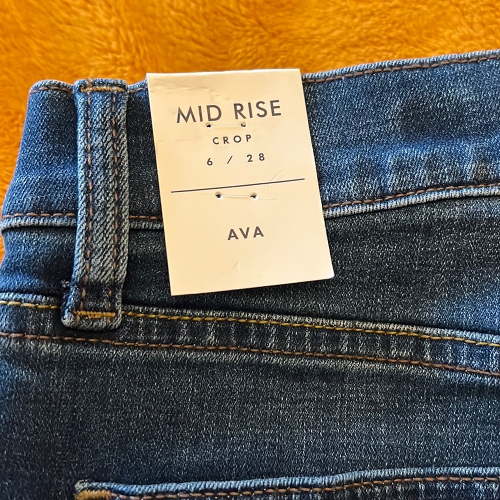 Lucky Brand Ava Mid Rise Crop, Size 6, New with tags.